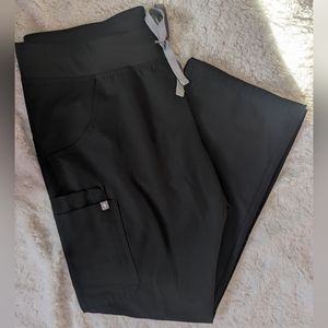 Figs Kade Cargo Scrub Pants in Black size large